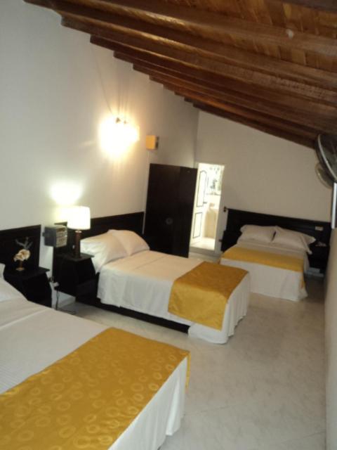 Hotel Brisas De San Francisco Medellin Room photo