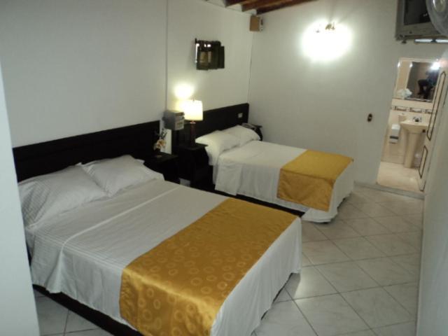 Hotel Brisas De San Francisco Medellin Room photo